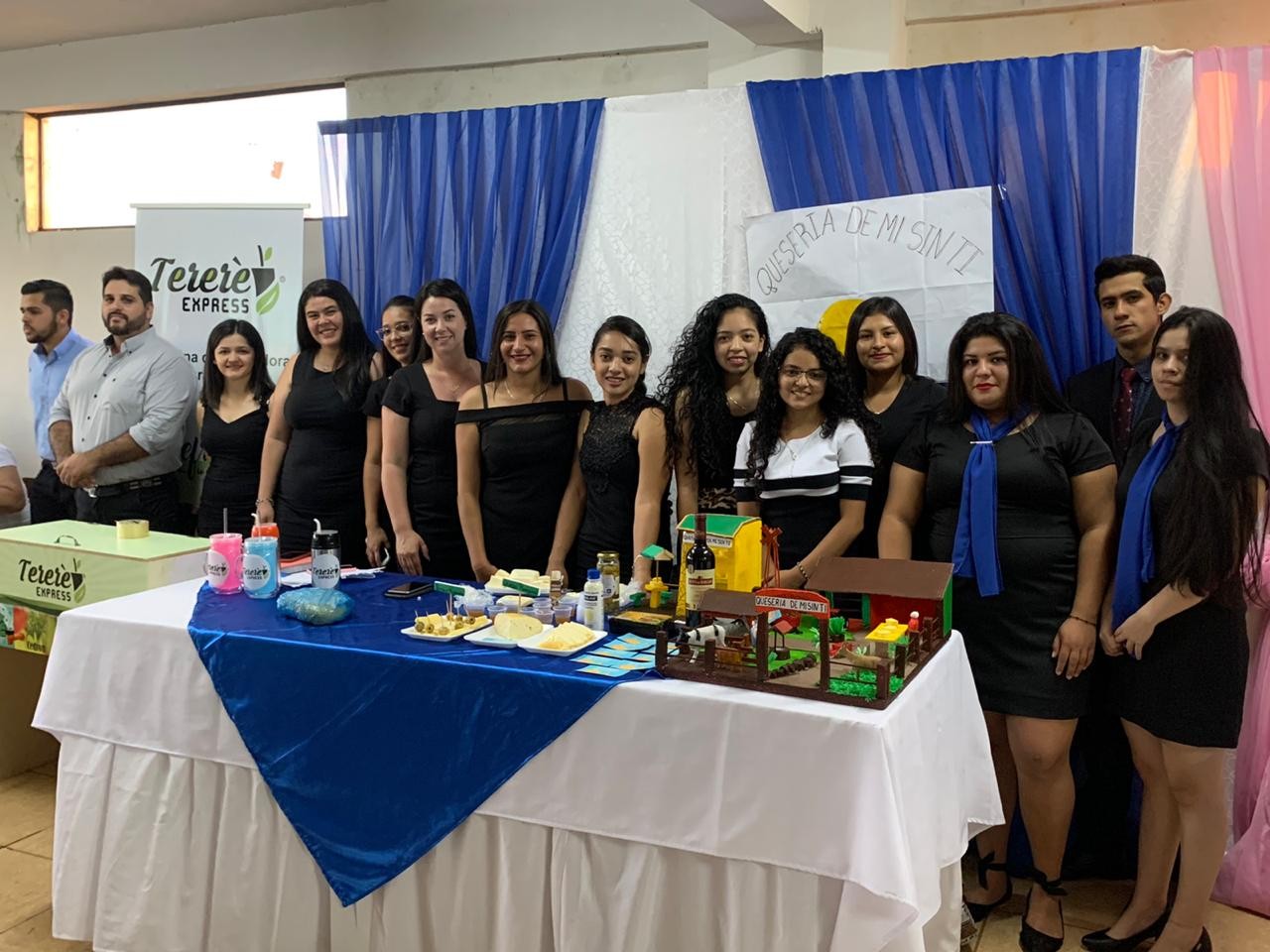 Alumnos de 2do y 3er. curso de la carrera de Administración de Empresas y Contaduría Pública 3er. Curso presentando sus proyectos de emprendedorismo y de inversión.